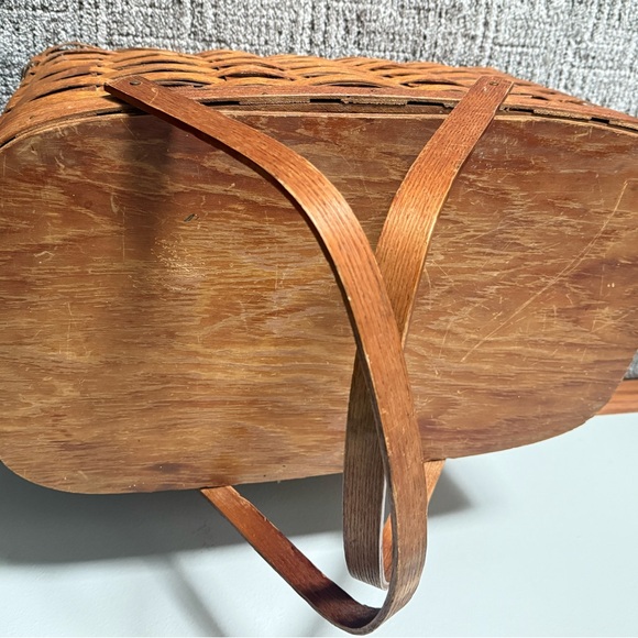 Vintage Woven Wood Picnic Basket w/ Hinged Lid - Picture 6 of 7